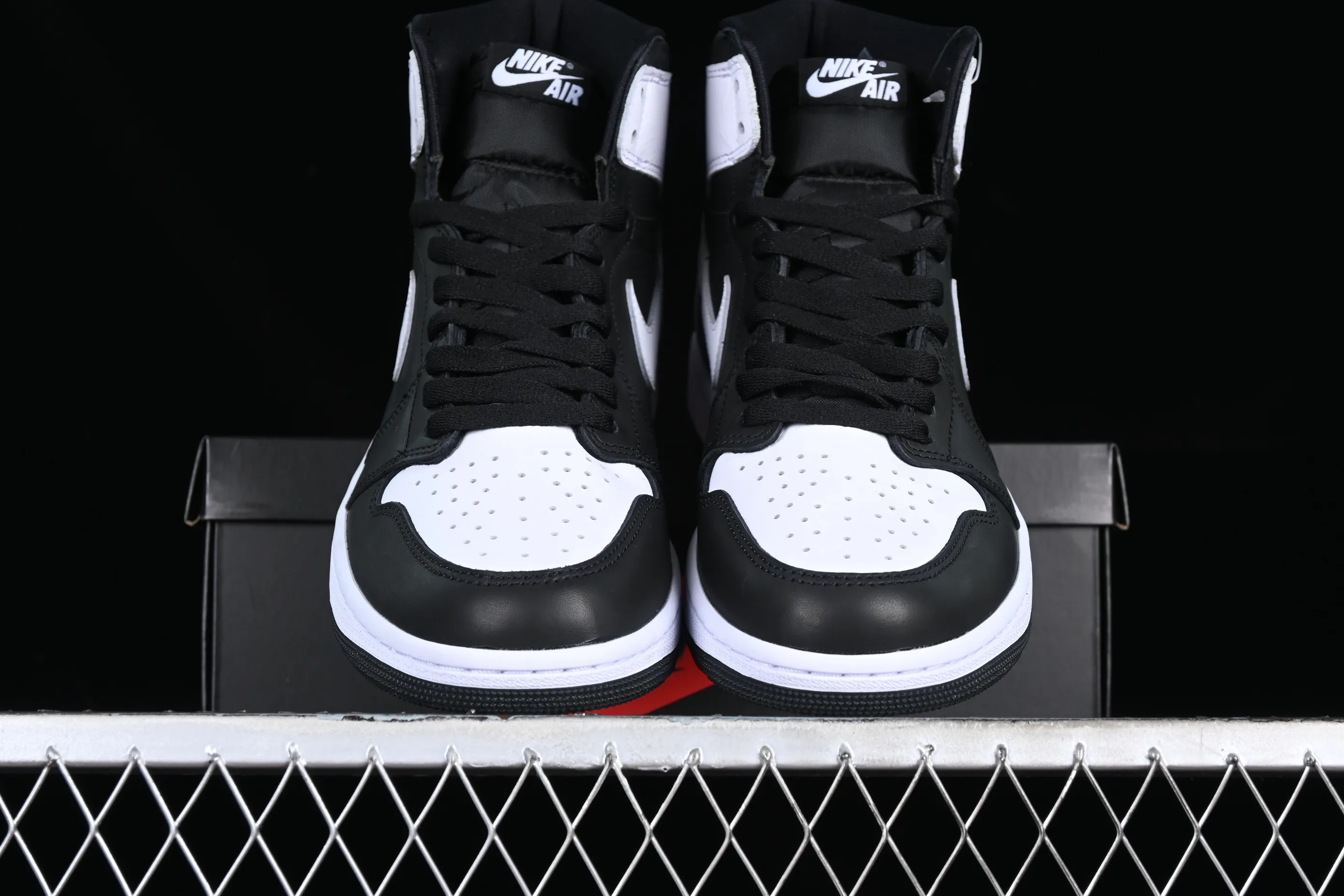 All categories Air Jordan Jordan series basketball shoes Air Jordan 1 High Pure original Air Jordan 1 High OG "Reverse Panda" AJ1 Joe 1 new black and white panda DZ5485-010
